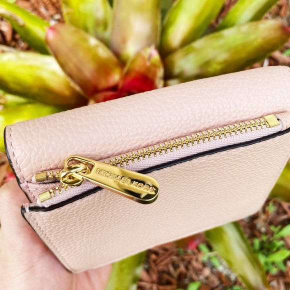Gaby’sBags👜💕- NWT Michael Kors Wallet Pink - Picture 4 of 6